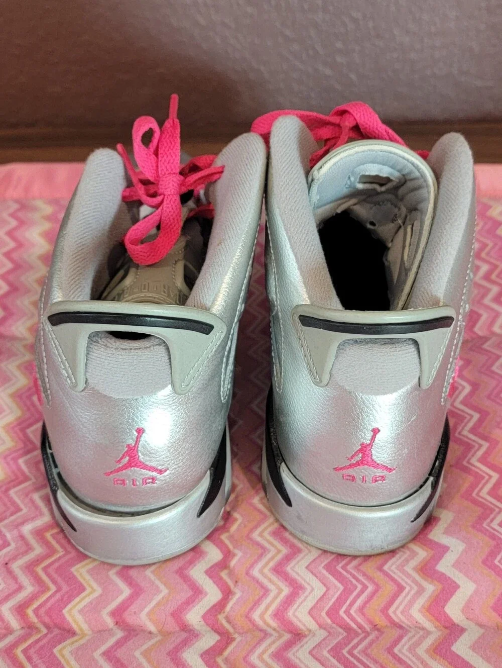 Air Jordan 6 Retro GS Valentine's Day 2014 Metallic Silver Pink Size 7Y